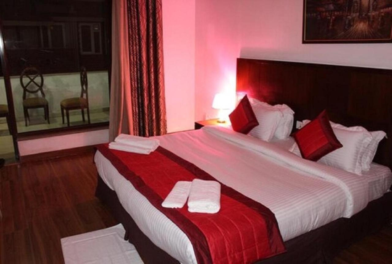 Lime Tree Hotel Sushant Lok Gurgaon Sector 29 Next To Iffco Chowk Metro Экстерьер фото
