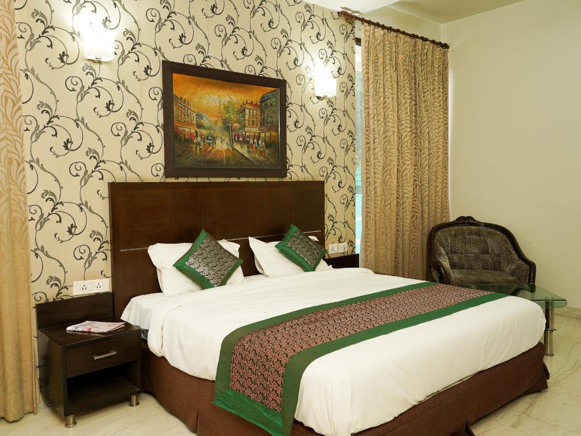 Lime Tree Hotel Sushant Lok Gurgaon Sector 29 Next To Iffco Chowk Metro Экстерьер фото