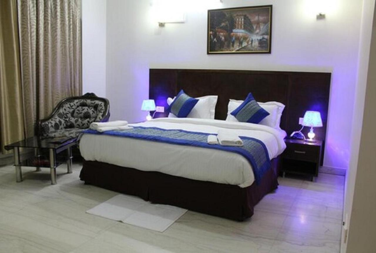 Lime Tree Hotel Sushant Lok Gurgaon Sector 29 Next To Iffco Chowk Metro Экстерьер фото