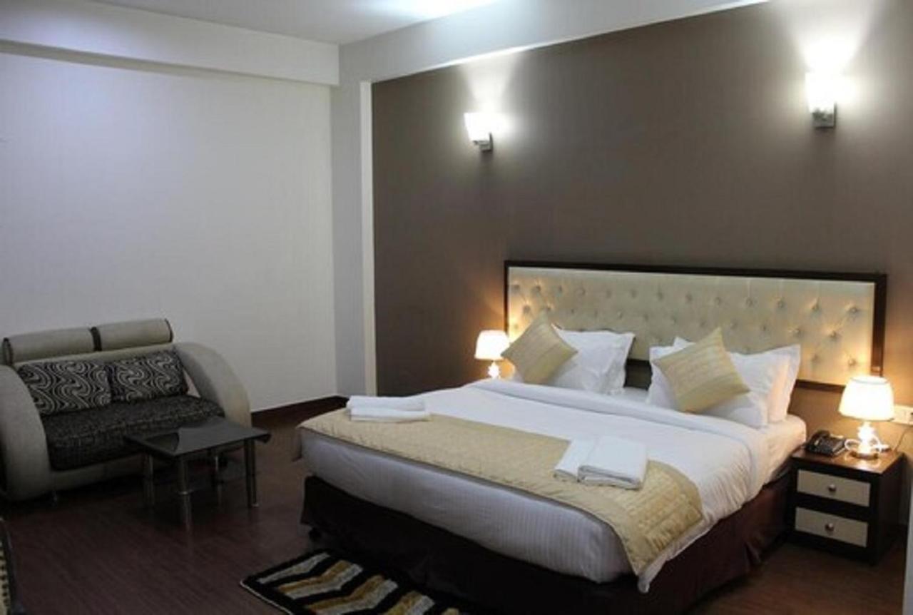 Lime Tree Hotel Sushant Lok Gurgaon Sector 29 Next To Iffco Chowk Metro Экстерьер фото