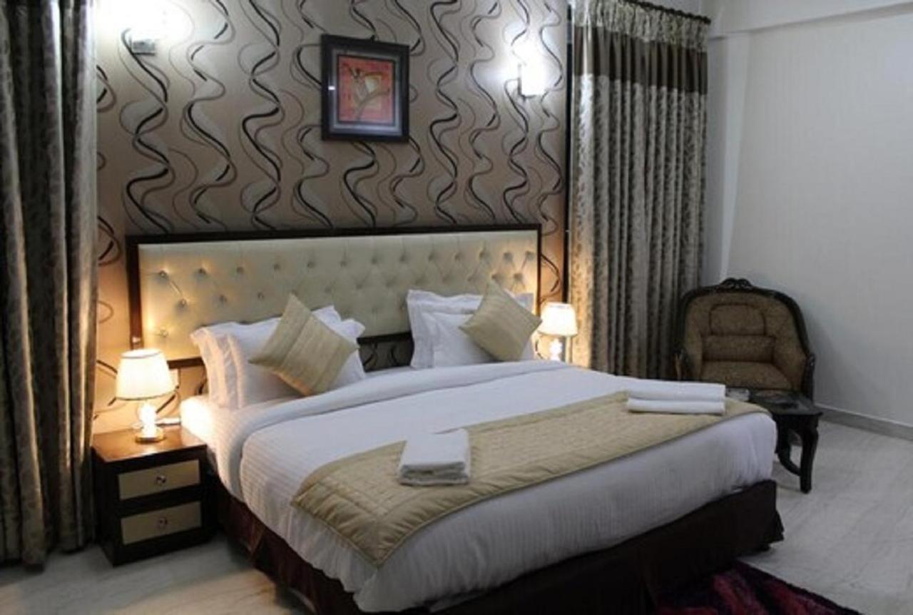 Lime Tree Hotel Sushant Lok Gurgaon Sector 29 Next To Iffco Chowk Metro Экстерьер фото
