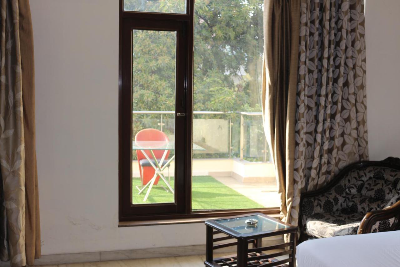 Lime Tree Hotel Sushant Lok Gurgaon Sector 29 Next To Iffco Chowk Metro Экстерьер фото